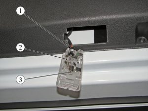 Плафон освещения порога передней двери – снятие/установка, замена лампы LADA VESTA – снятие/установка узлов электрооборудования.