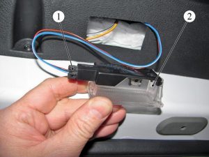 Плафон освещения порога передней двери. Электрооборудование LADA XRAY – снятие/установка основных узлов и деталей.