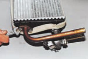 Система отопления и вентиляции автомобилей ВАЗ-2107 и ВАЗ-21047.
