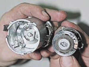 Замена выключателя зажигания. Распиновка, замена контактной части выключателя зажигания автомобилей ВАЗ-2107 и ВАЗ-21047.