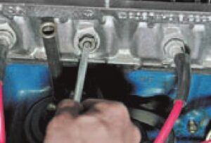 Замена маслоотражательных колпачков механизма газораспределения. Двигатель автомобилей ВАЗ-2107, -21047.