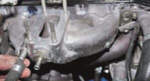 Замена прокладок впускного и выпускного коллекторов. Двигатель автомобилей ВАЗ-2107, -21047.