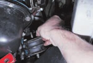 Замена подушки опоры двигателя. Двигатель автомобилей ВАЗ-2107, -21047.