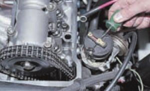 Регулировка клапанов (зазора между рычагами и кулачками распределительного вала). Двигатель автомобилей ВАЗ-2107, -21047.