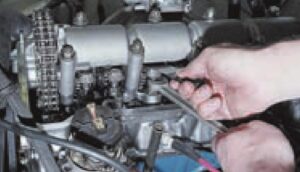 Регулировка клапанов (зазора между рычагами и кулачками распределительного вала). Двигатель автомобилей ВАЗ-2107, -21047.